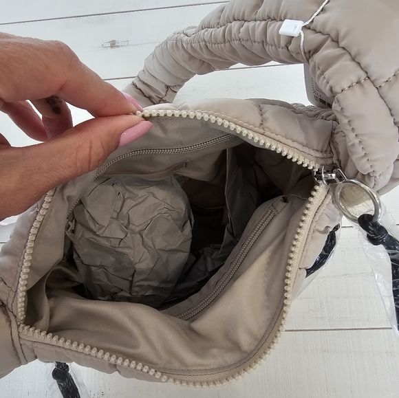 NWT* FREE PEOPLE Quilted Baby Carryall Sling Bag *Tofu* - Picture 7 of 13